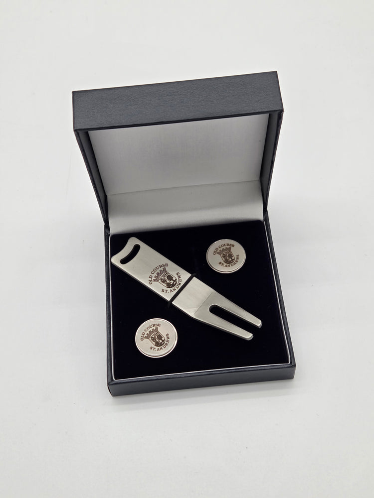 Old Course St.Andrews Crested Pitch Fork & Markers Set